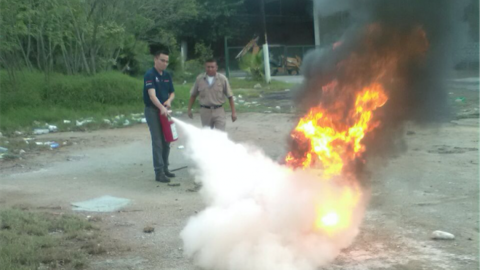 Capacitan a trabajadores de comercios en contra incendio 