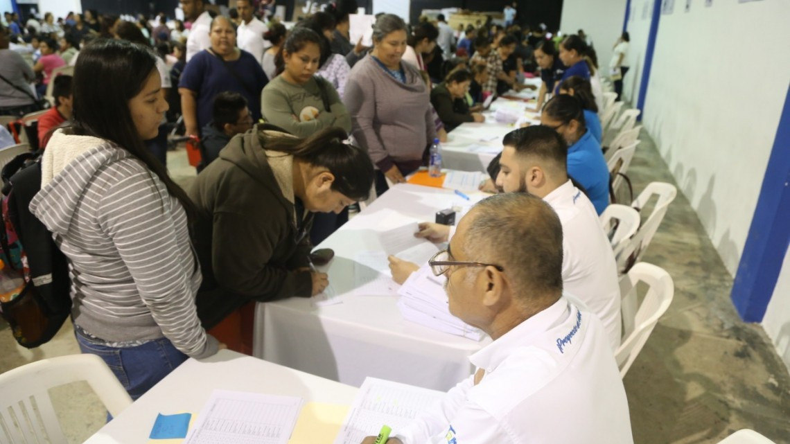 Alcaldesa reparte apoyos a madres de hijos con discapacidad