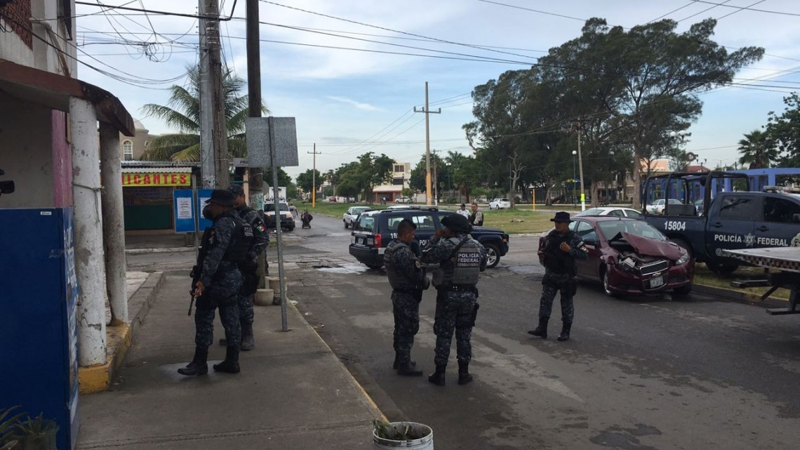 Patrulla de la Gendarmería ocasiona aparatoso choque 