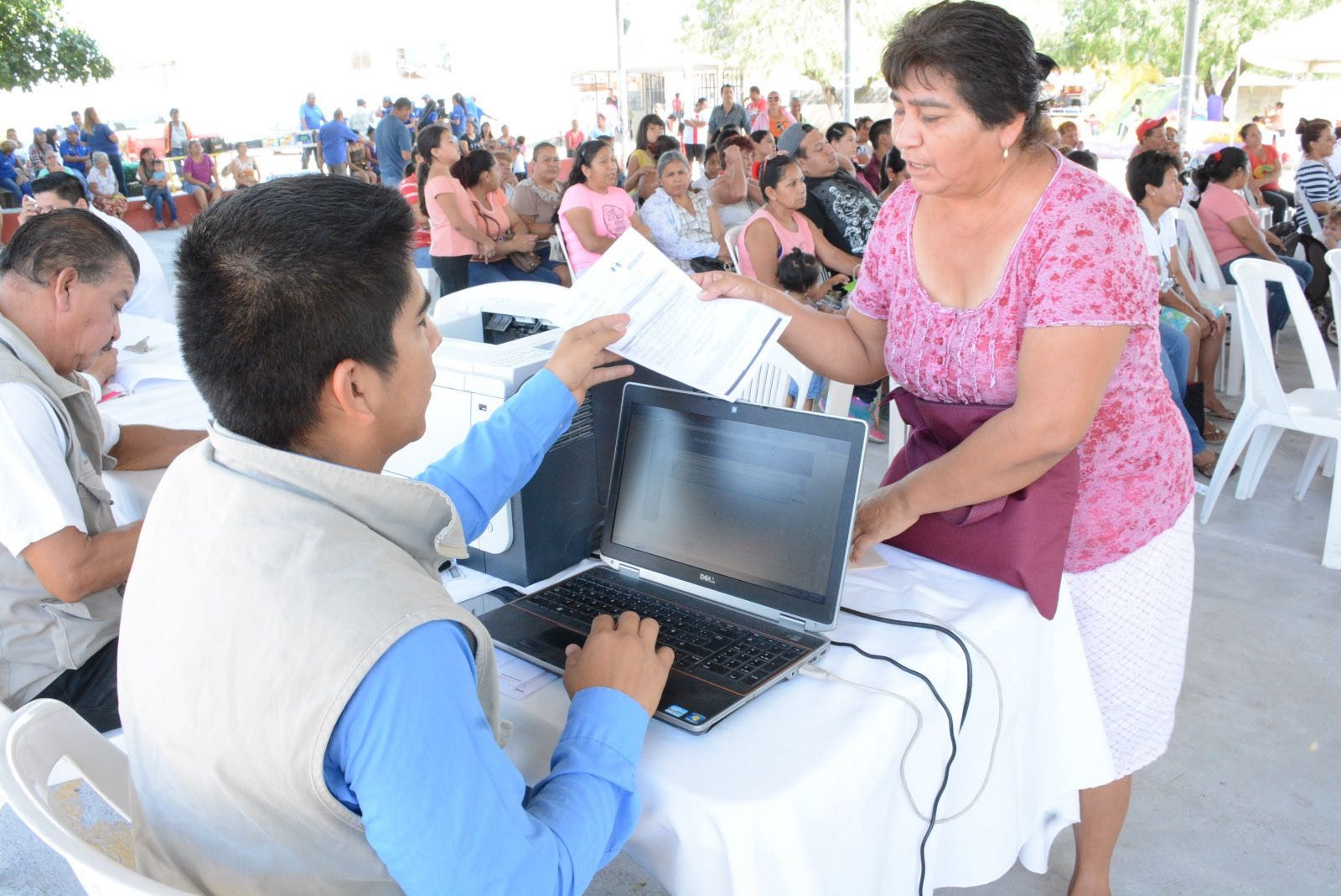 Reciben en la colonia López Portillo beneficios de Brigada
