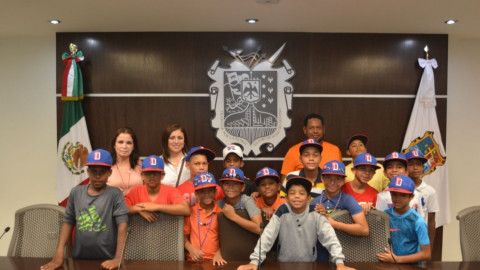 Selección de Béisbol Infantil de la Rep. Dominicana visita Presidencia