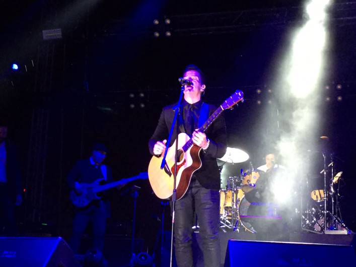 Familias de Reynosa disfrutan de concierto de Yahir en Suena Tam. 