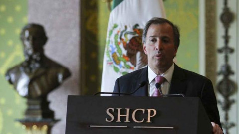 Meade: No se dará marcha atrás al ajuste en el precio de las gasolinas