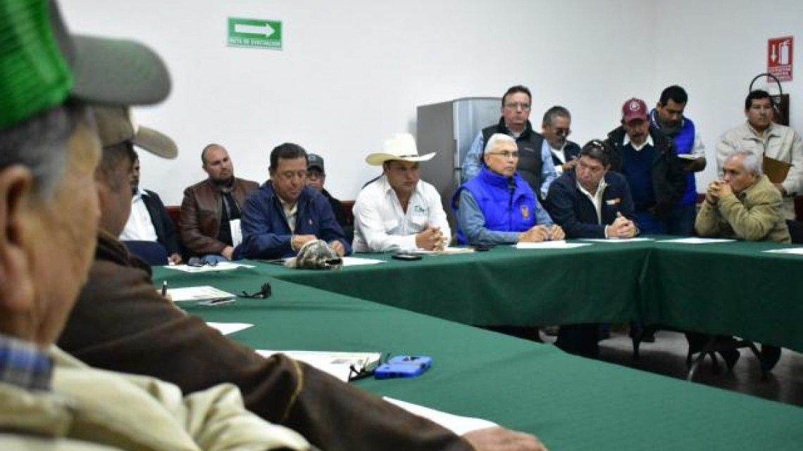 Buscan convencer a campesinos que siembren soya