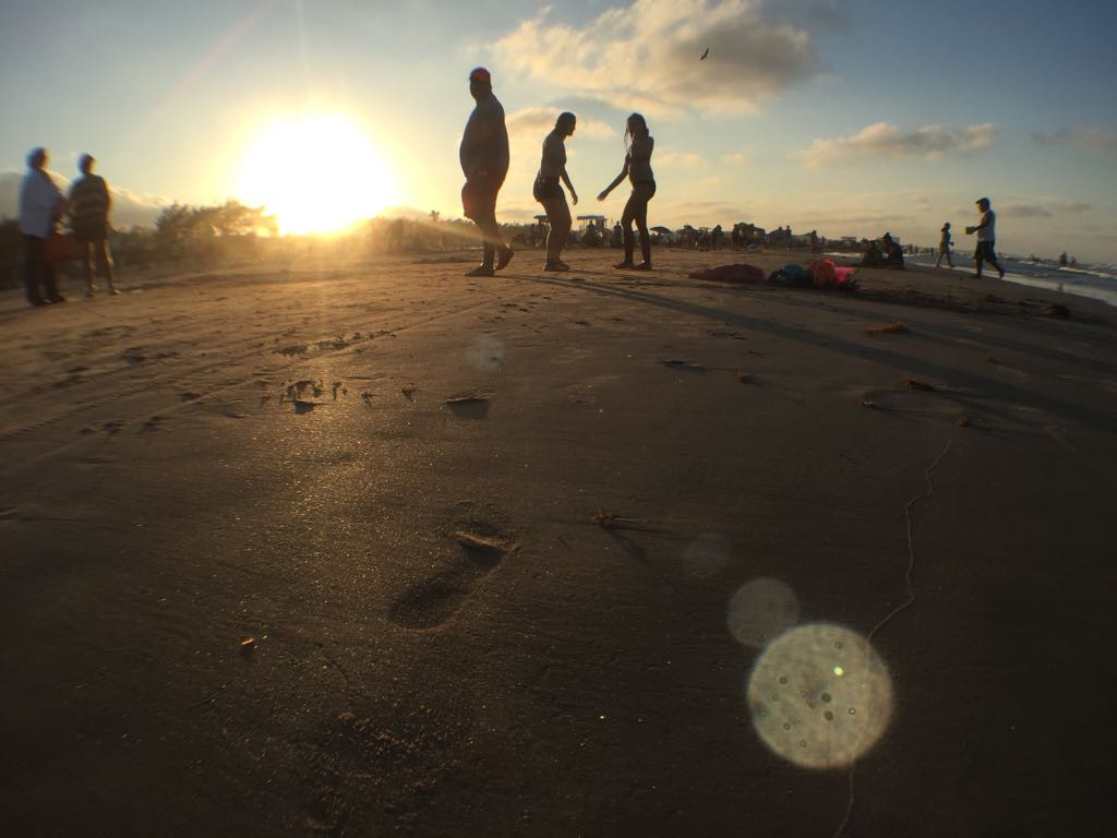 Ola de calor obliga a habitantes de la zona a tomar precauciones