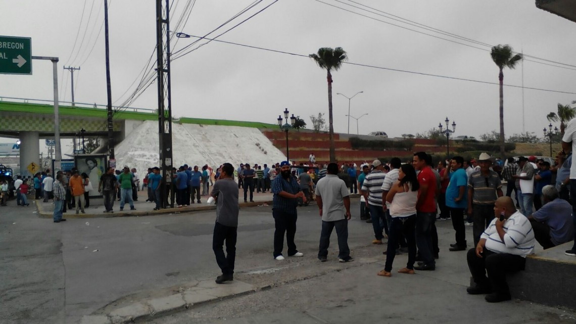 Taxistas se manifiestan en Reynosa
