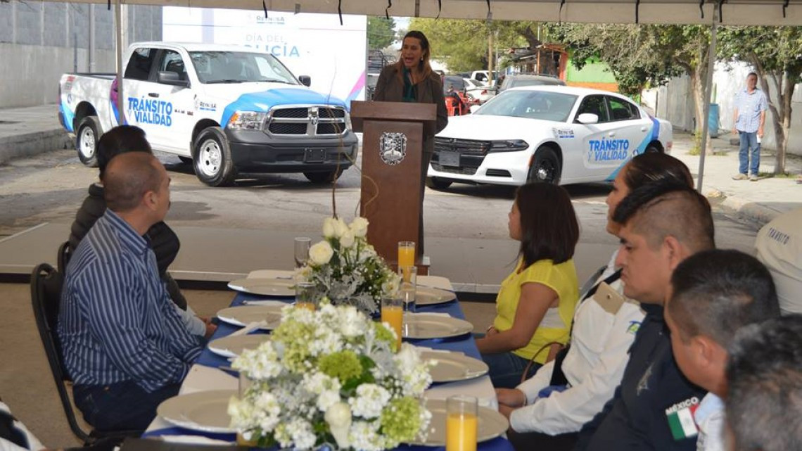 Ayuntamiento felicita a policías en su día