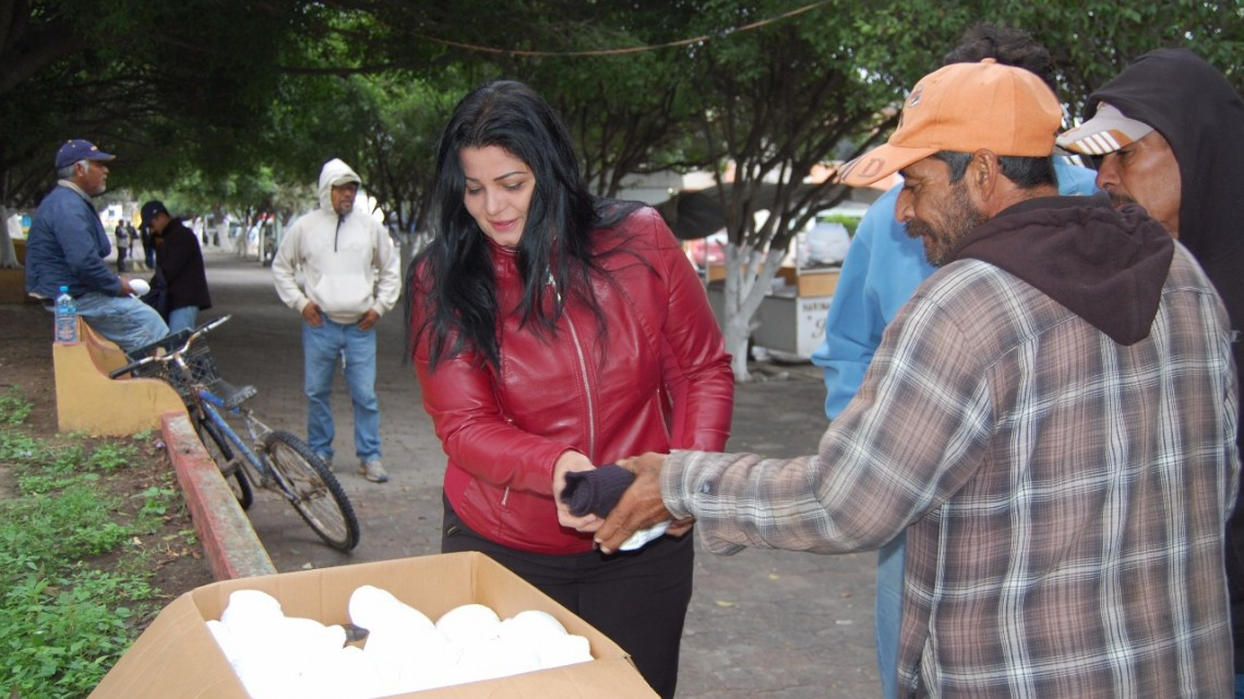 Dona DIF Río Bravo prendas de invierno