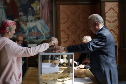 Francia vota bajo estado de emergencia