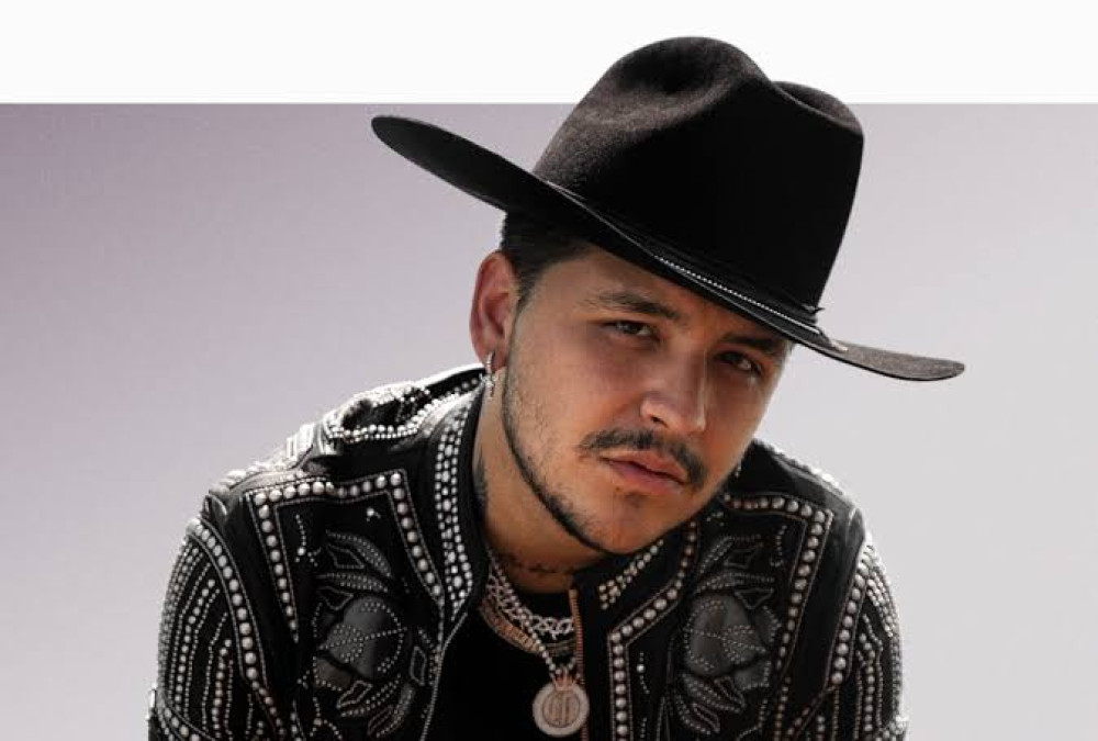 Lanzan demanda millonaria a Christian Nodal