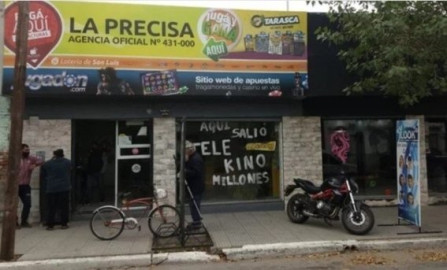 Albañil gana 10 millones de pesos, una casa y dos coches en la lotería