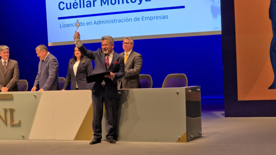 Vocero de Seguridad de Tamaulipas recibe reconocimiento a la excelencia