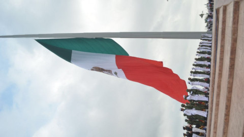 Encabeza Gobernador ceremonia del CXCVII aniversario de la bandera nacional