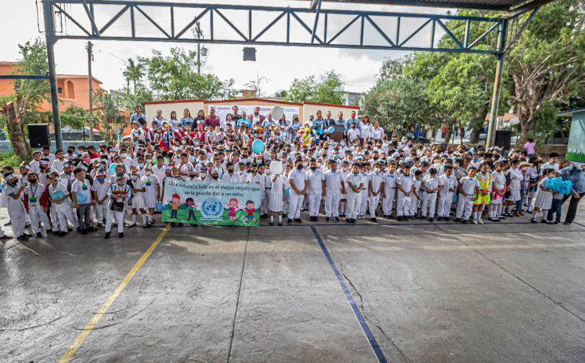 Autoridades municipales y educativas conmemoran el LXXVII Aniversario del Día de las Naciones Unidas