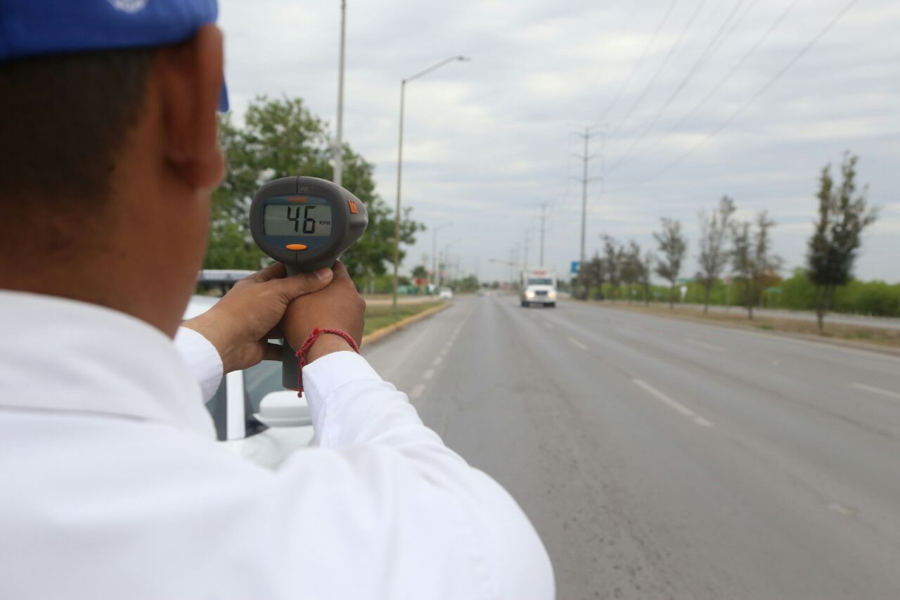 Invita Tránsito y Vialidad a respetar límites de velocidad