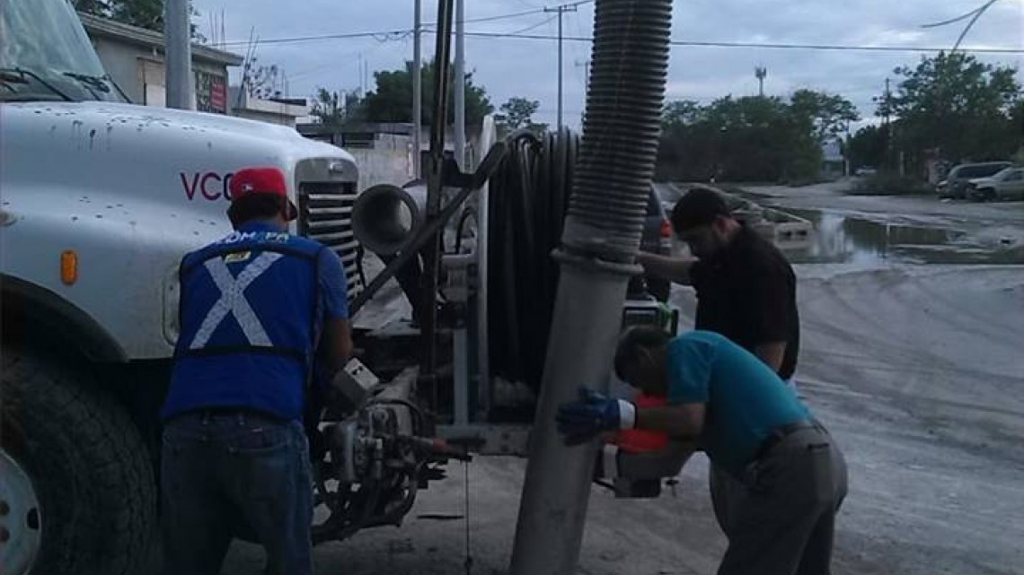Comapa trabaja con equipo vactor