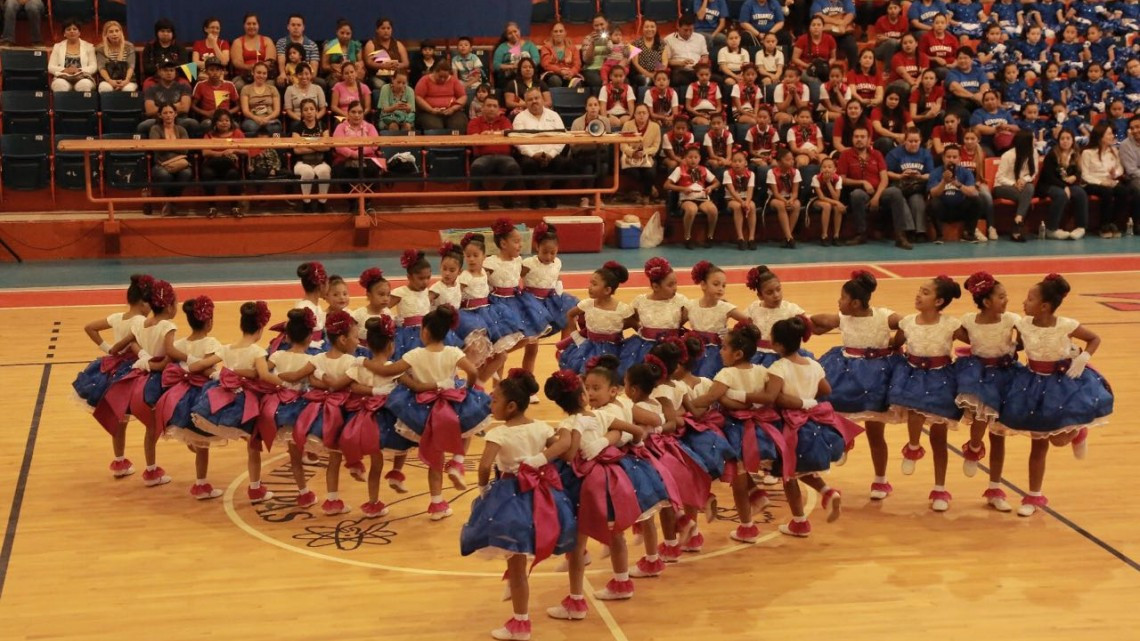 Realiza DIF primera exhibición de rondas infantiles 