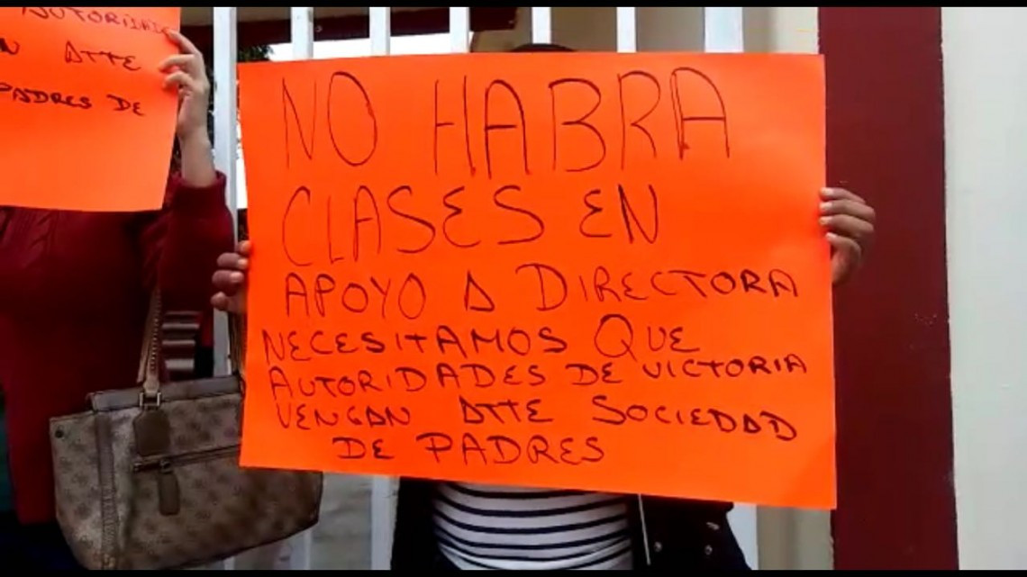 Padres de familia suspenden clases en secundaria No. 7