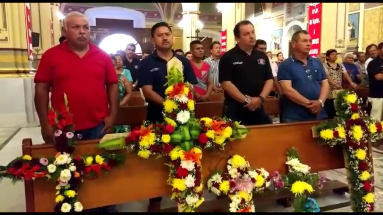 Celebran albañiles el día de la Santa Cruz