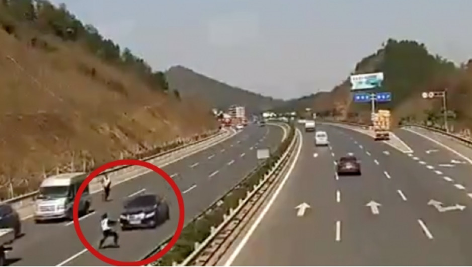 Atropella a policía para evitar retén