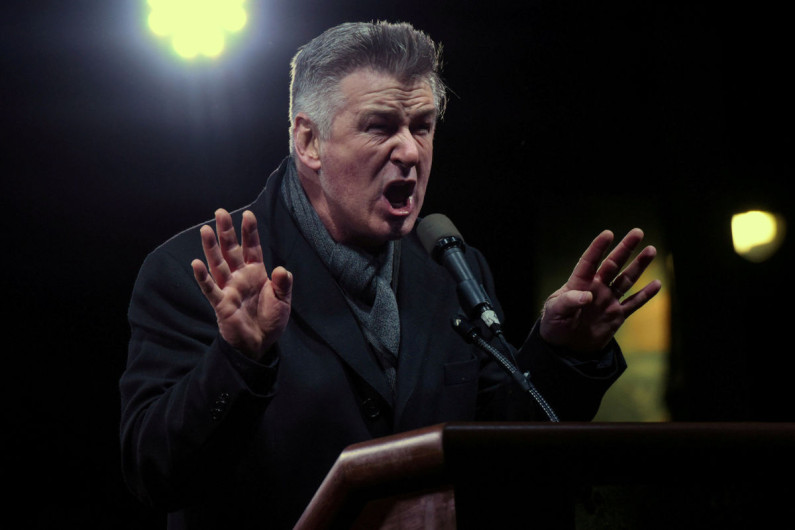 Alec Baldwin regresa con una imitación de Trump