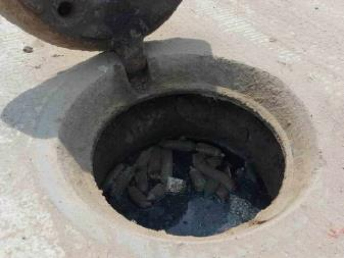 Emiten quejas por taponamiento de drenaje con condones en Cd. Madero