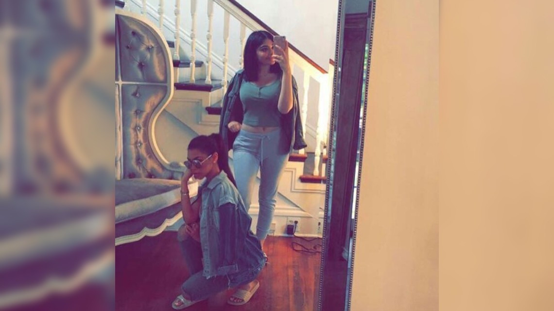 Estas hermanas son idénticas a Kylie Jenner y Kim Kardashian