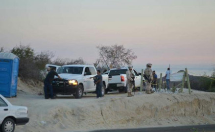 Extraen 18 cuerpos de fosa clandestina en BCS