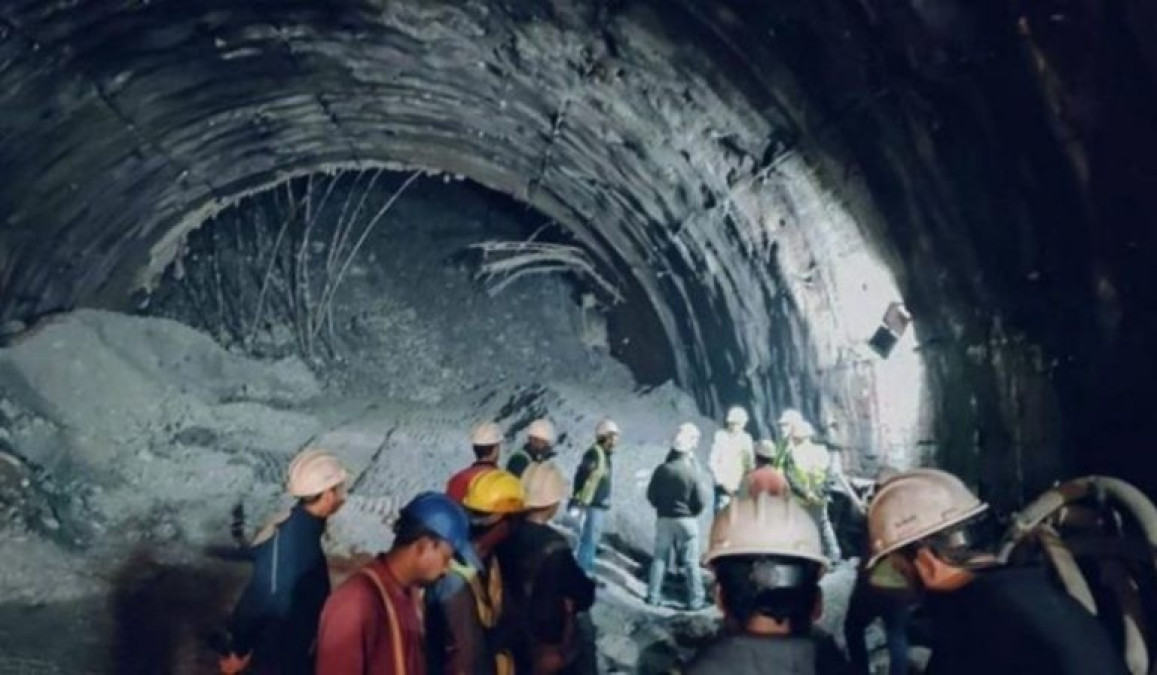 Más de 30 obreros atrapados por derrumbe de un túnel en India