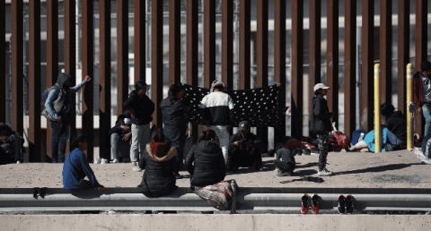 Gobierno de Trump autoriza detener a migrantes en escuelas, hospitales e iglesias