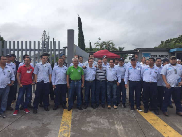 480 trabajadores de Telmex realizan paro laboral