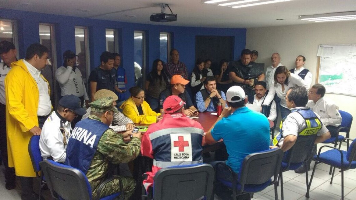 Marina brinda apoyo a la población afectada por inundaciones