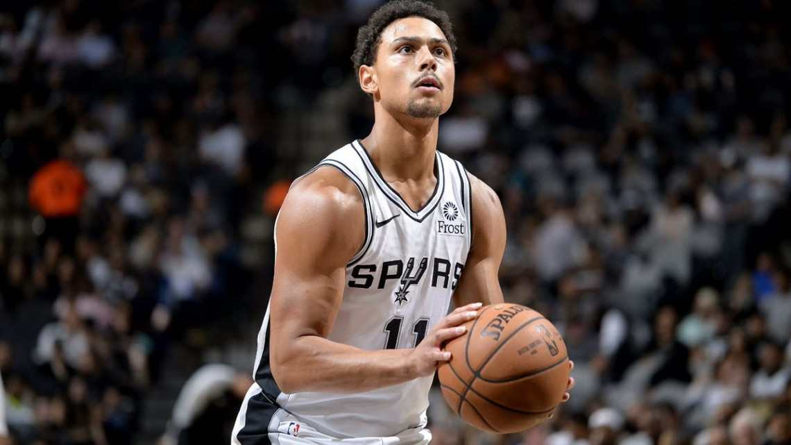 Spurs se aprovecha de un débil Suns y triunfa por 111-86