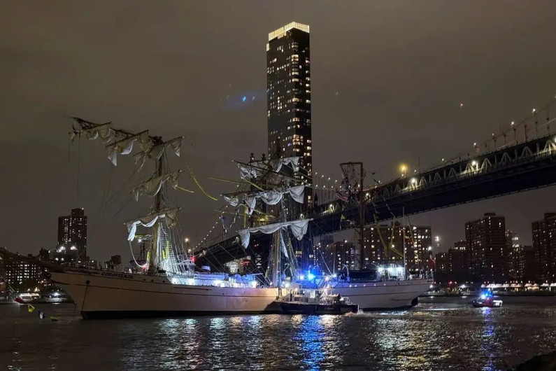 Buque Escuela Cuauhtémoc es trasladado a astillero en Nueva York para inspección y reparación