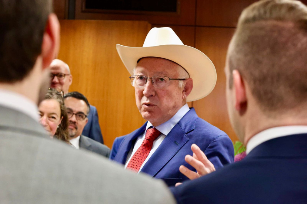 México y los mexicanos no deberían ser “piñata” para la politica de EUA: Ken Salazar.
