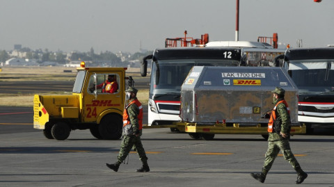 Arriban a Monterrey y CDMX más de 200 mil dosis de la vacuna contra el COVID-19 de Pfizer