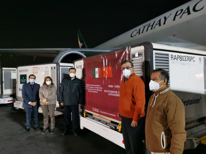 Llegan a México 800 mil dosis de la vacuna Sinovac 