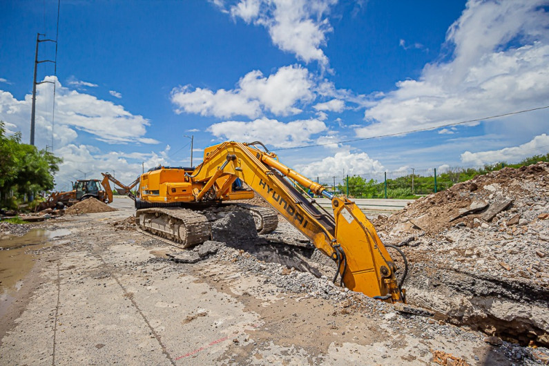 Avanzan obras en Avenida de las Américas; instalarán trabes para puente vehicular
