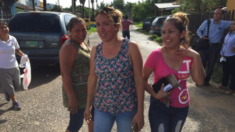 Familias externan molestia y cansancio ante la contingencia