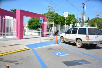 Ayuntamiento expedirá tarjetón y placas para vehículos de personas con discapacidad