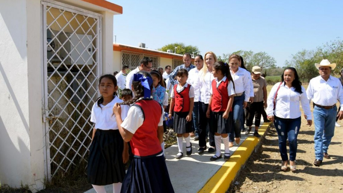 Construyen circuito de guarniciones y banquetas en sector popular de Altamira