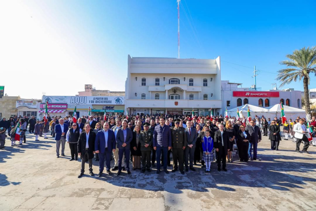 Presidió Alcalde Carlos Peña Ortiz ceremonia del Día de la Bandera 