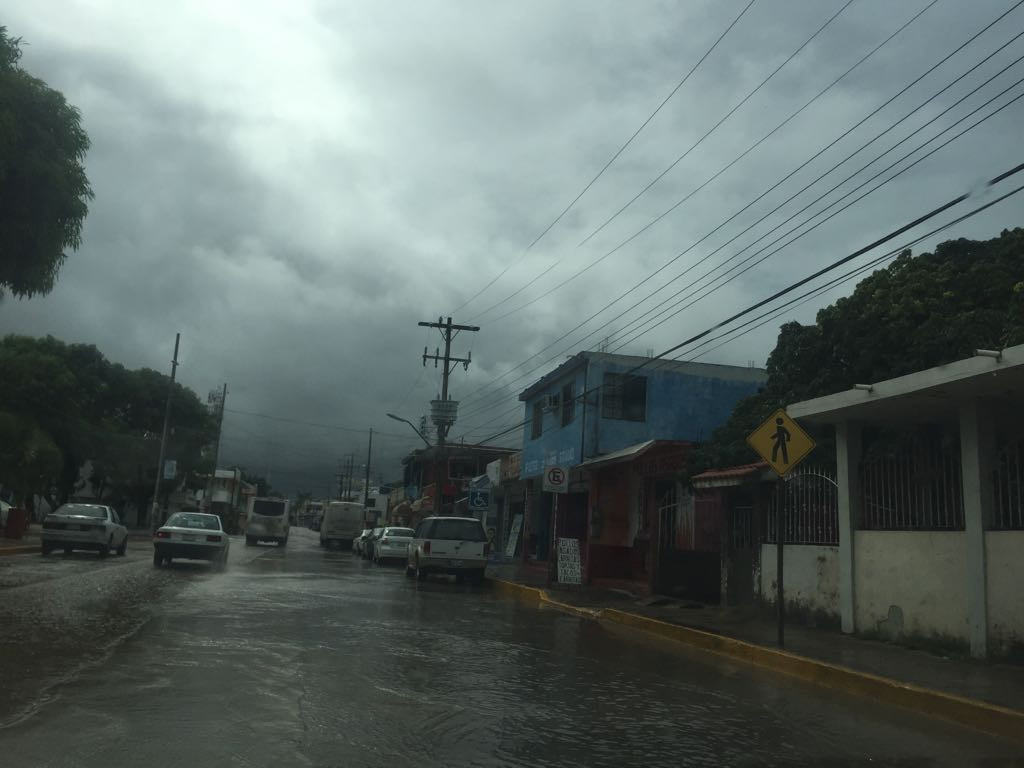 Lluvias constantes en sur del estado por depresión en el Golfo de México