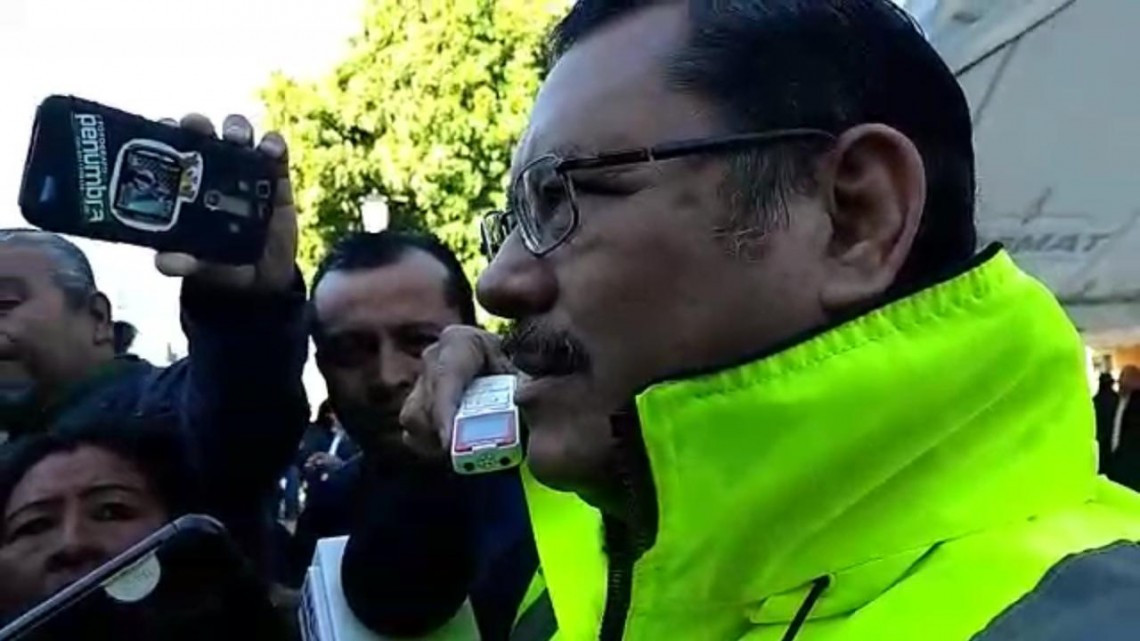 Multa a microbuseros que  circulen por paso inferior San Pedro 