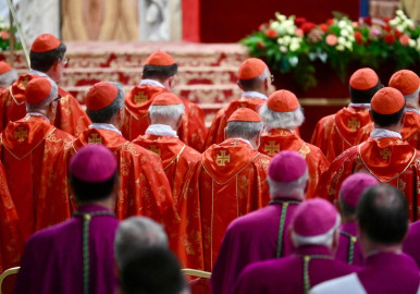 El Vaticano inicia el cónclave para elegir al nuevo Papa