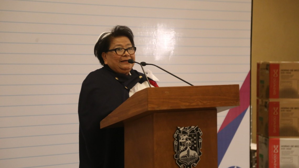 Dedica Maki Ortiz festejo a enfermeras en su día