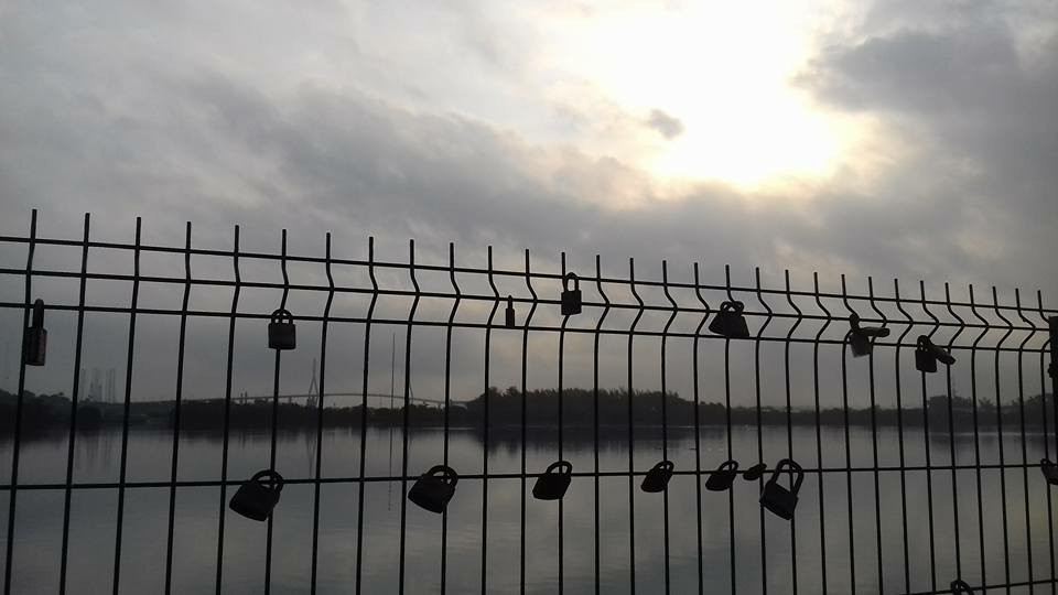 Retiran 700 kilos de candados de la laguna del Carpintero 