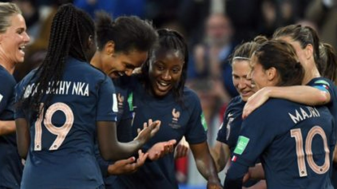 Francia debuta con goleada sobre Corea del Sur