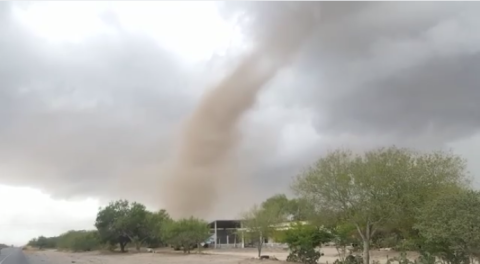 Captan tornado en carretera Reynosa - San Fernando