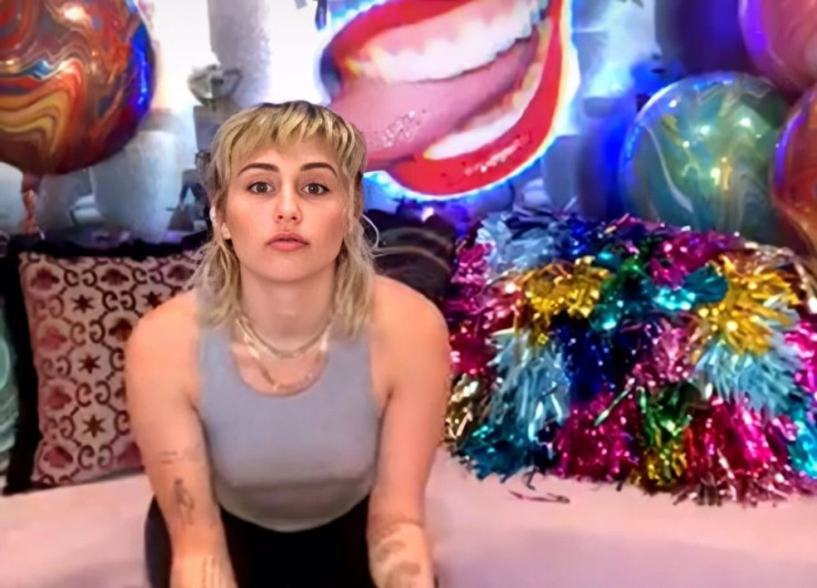  Cuando la cuarentena se pone aburrida y ves tu cabello tentador: Miley Cyrus